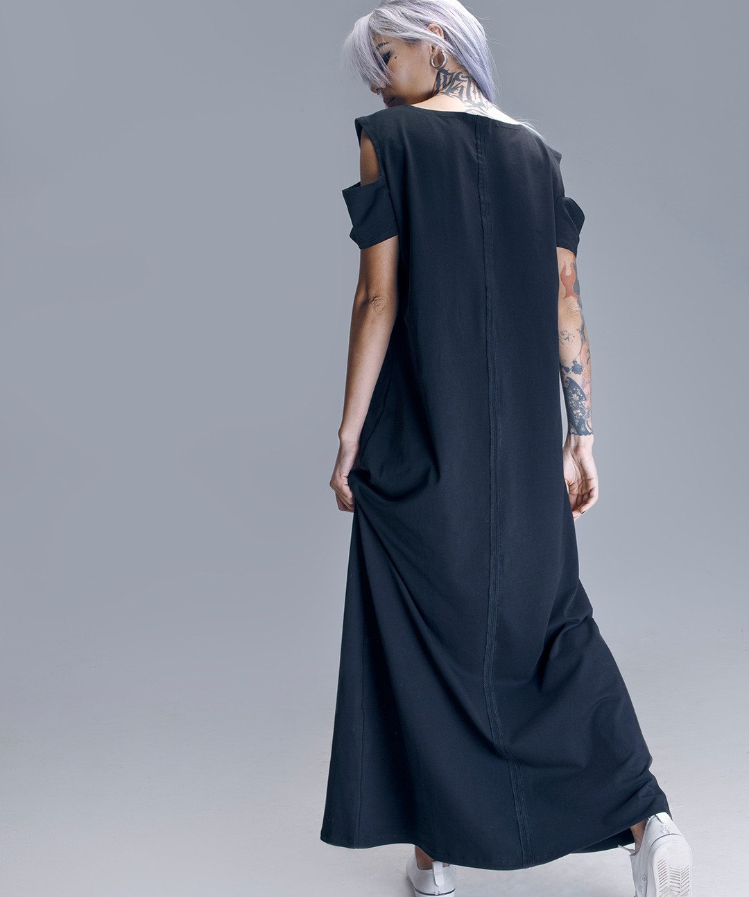 картинка Длинное платье UMI с коротким рукавом от магазина KATAMI WEAR
